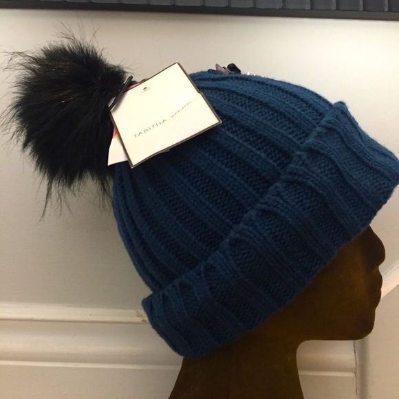 New blue green knit winter toque - Picture 3 of 7